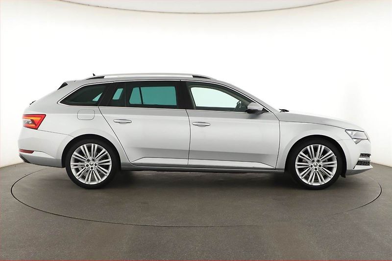 Škoda Superb (2023) Laurin&Klement 2.0 TDI - fotka 6 z 21