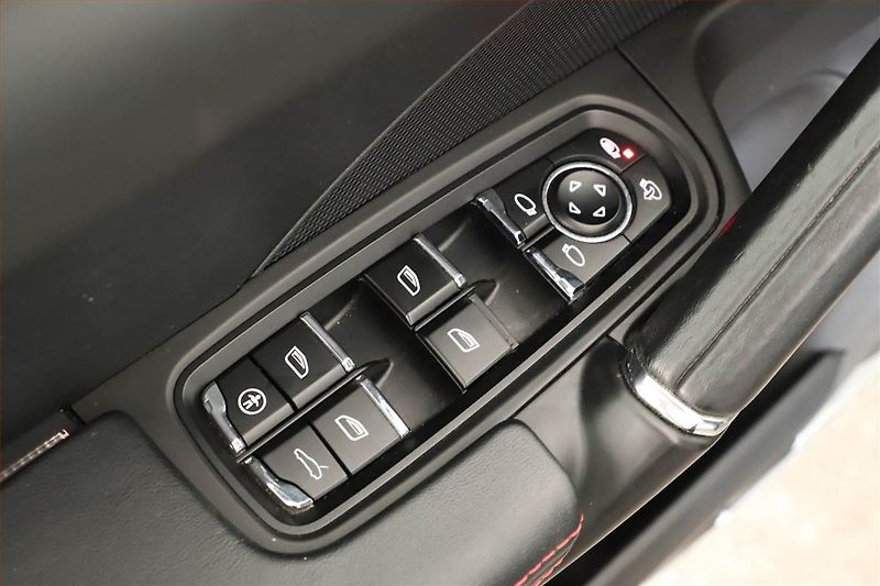 Porsche Cayenne (2013) Turbo - fotka 14 z 20