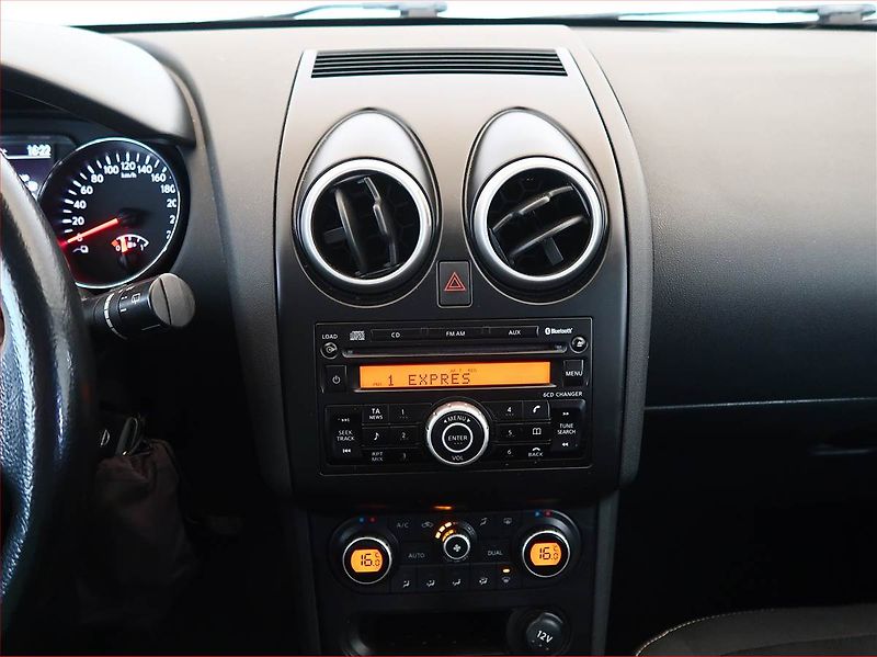 Nissan Qashqai (2010) 1.6, Tempomat, Park. senzory - fotka 12 z 14