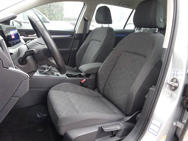 Volkswagen Golf Variant (2022) 1,0TSi /81kW  Life - fotka 27 z 27