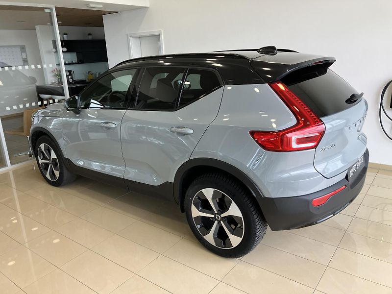 Volvo XC40 B3 FWD Plus Dark AT7 - fotka 7 z 39
