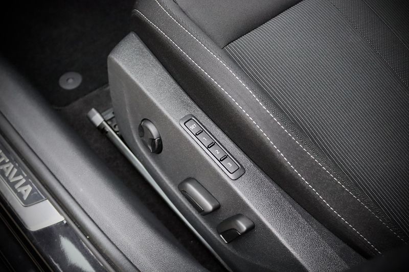Škoda Octavia 4 Combi 1.5 TSI 110 kW - fotka 15 z 49