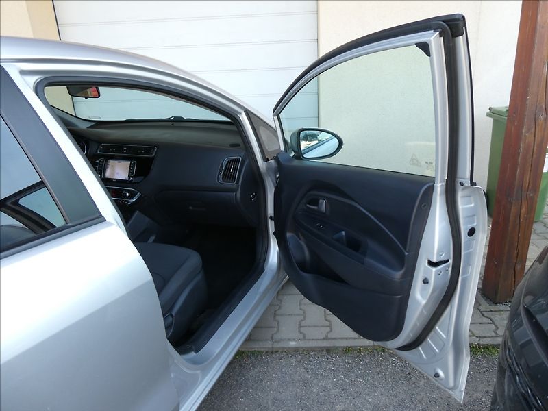 Kia Rio 1,2 i 62kW serviska, NAVI - fotka 23 z 44