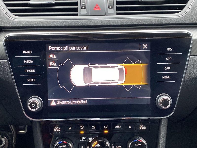 Škoda Superb (2023) Combi 2.0 TDI DSG Sportline - fotka 14 z 33