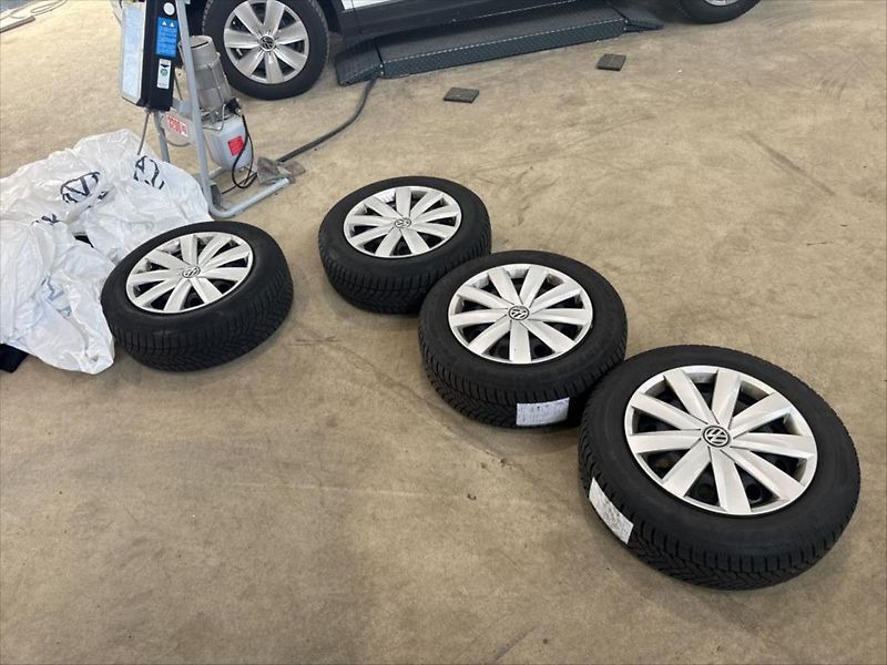 Volkswagen Touran 2,0 TDI KAMERA - fotka 9 z 11