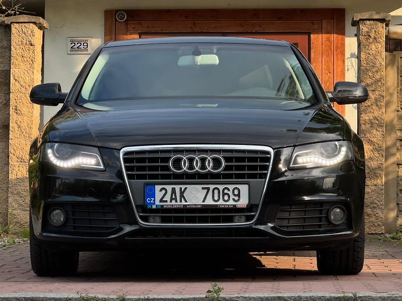 Audi A4 (2012) 2.0TDi ČR VÝBAVA SERVIS ČIDLA - fotka 2 z 26