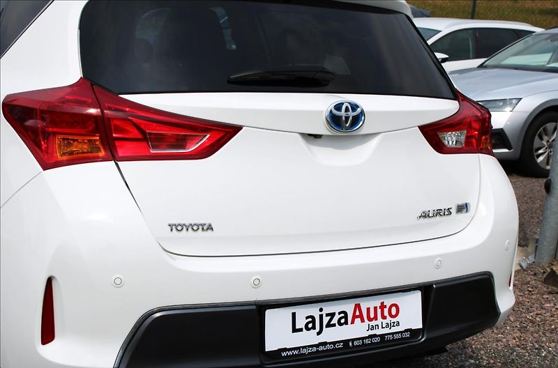 Toyota Auris 1,8 HYBRID KAMERA, SERVISKA - fotka 11 z 34