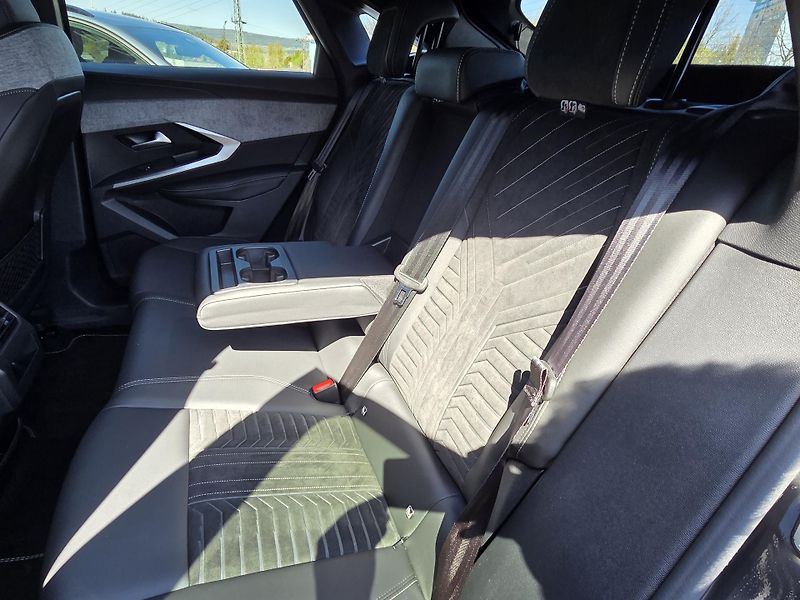 Peugeot 3008 (2025) GT Hybrid e-DCS 145  - fotka 10 z 31