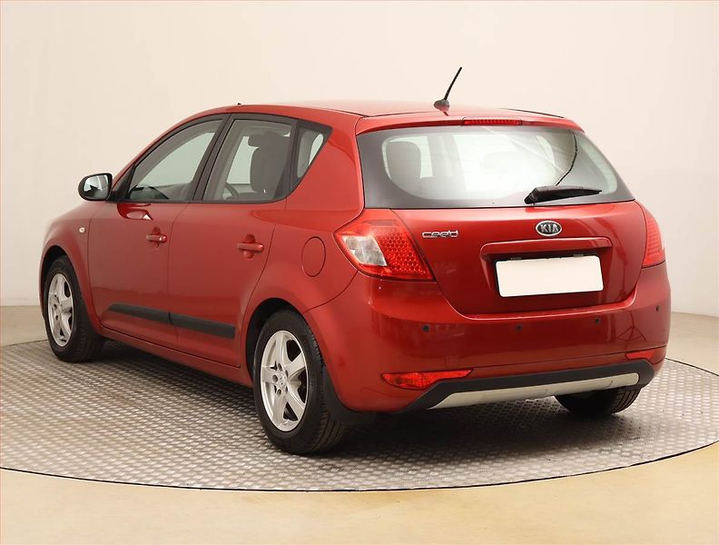 Kia Ceed (2011) 1.4 CVVT, nová STK - fotka 4 z 16