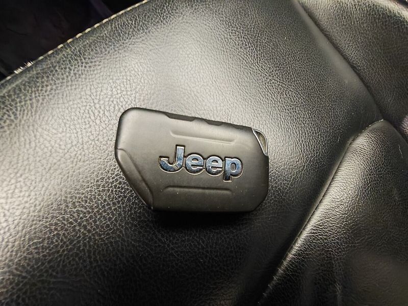 Jeep Wrangler SAHARA 2.0T 4x4 TRAIL RATED - fotka 40 z 40
