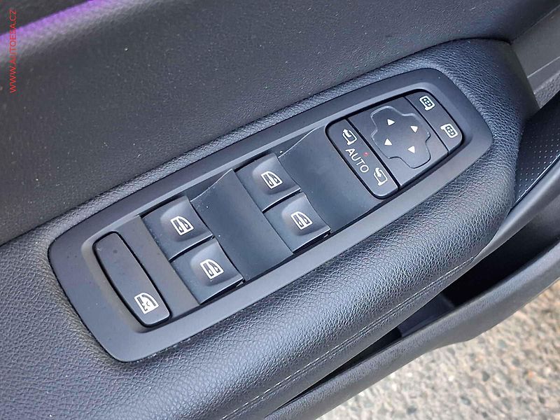 Renault Mégane (2023) 1.3 TCe, LED, navi, kamera - fotka 11 z 18