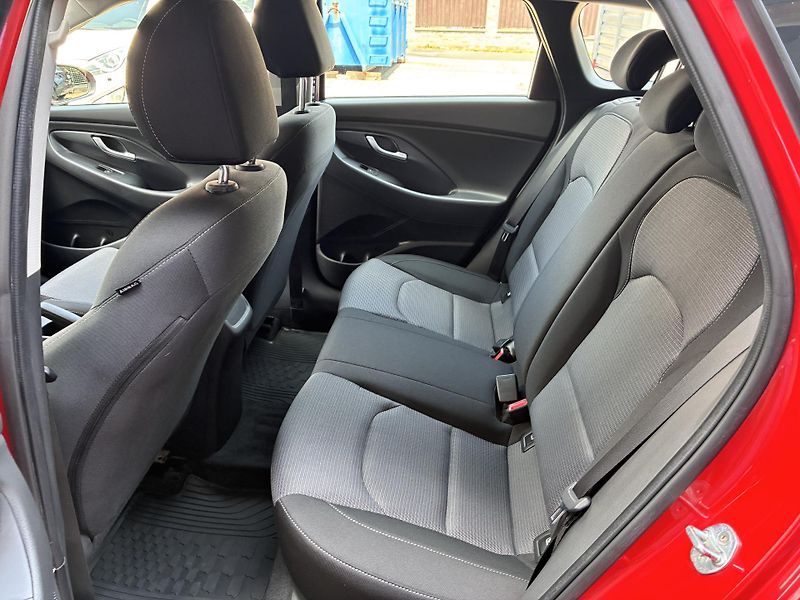 Hyundai i30 1.0T-GDi88kW DIGI KLIMA TAŽNÉ  - fotka 14 z 25