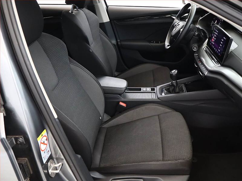 Škoda Octavia (2023) Ambition 1.5 TSI, Tempomat - fotka 7 z 18