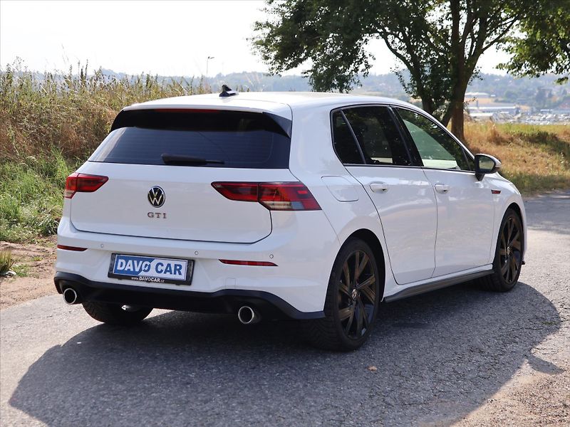 Volkswagen Golf 2,0 TSI GTI 180kW Virtual DPH - fotka 7 z 36