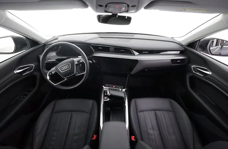 Audi Q8 e-tron 55 Quattro Kamera SoH 92% LED - fotka 13 z 27
