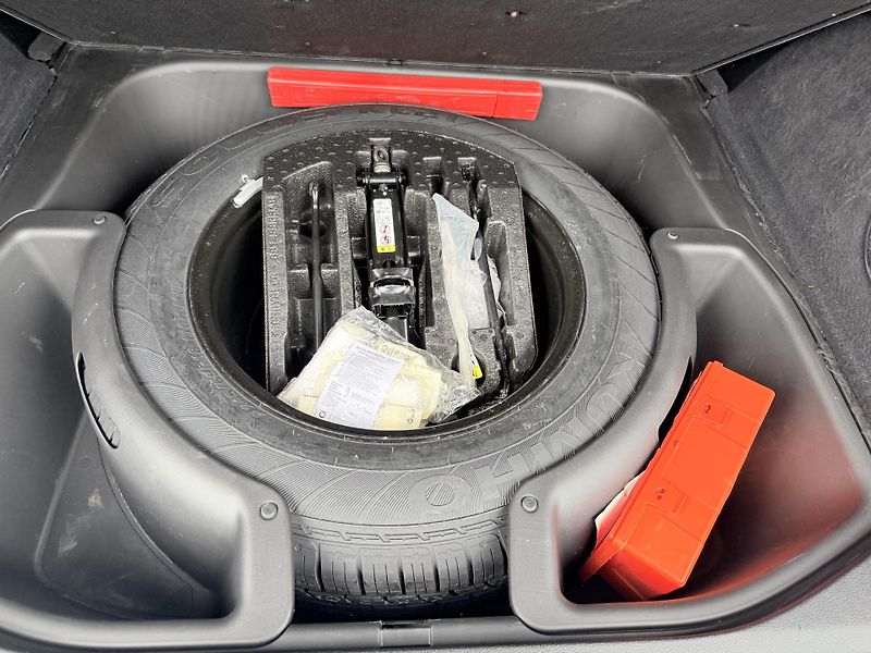 Jeep Grand Cherokee 3,0L V6 Diesel 250k Summit 4 - fotka 29 z 30