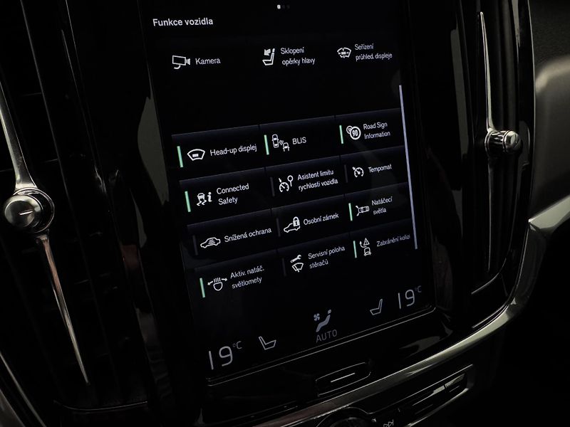 Volvo S90 T6 AWD MOMENTUM AUT 1.maj - fotka 36 z 53