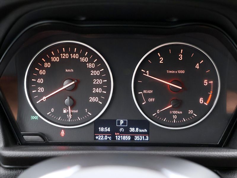 BMW Řada 2 2,0 218da 110kW Sport line CZ - fotka 18 z 34