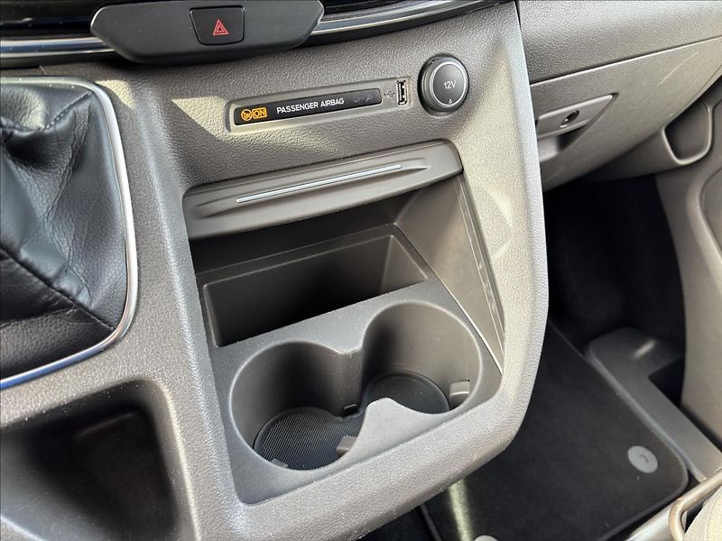 Ford Tourneo Custom 2,0 mHEV 136kW Titanium L2 - fotka 34 z 41