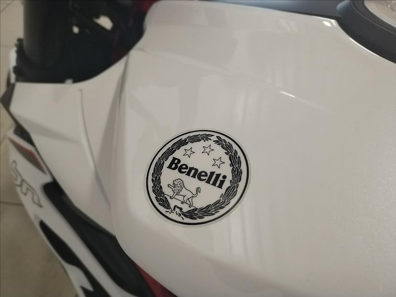 Benelli BN 125 - White   0,1 - fotka 13 z 14