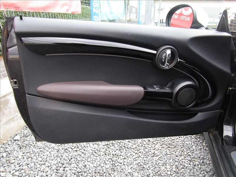 Mini Cooper 1.5D, automat, kůže - fotka 16 z 38