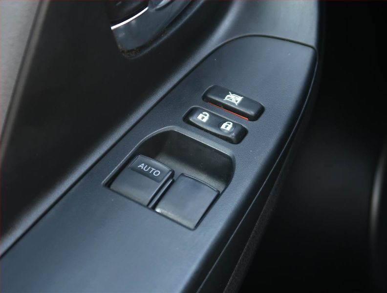 Toyota Yaris (2015) 1.33 Dual VVT-i, Automat, ČR - fotka 16 z 19