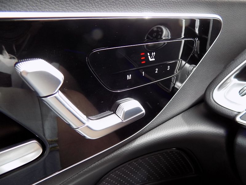 Mercedes-Benz Třídy E (2024) 300de/Digital-Light/Hybrid/ - fotka 46 z 50