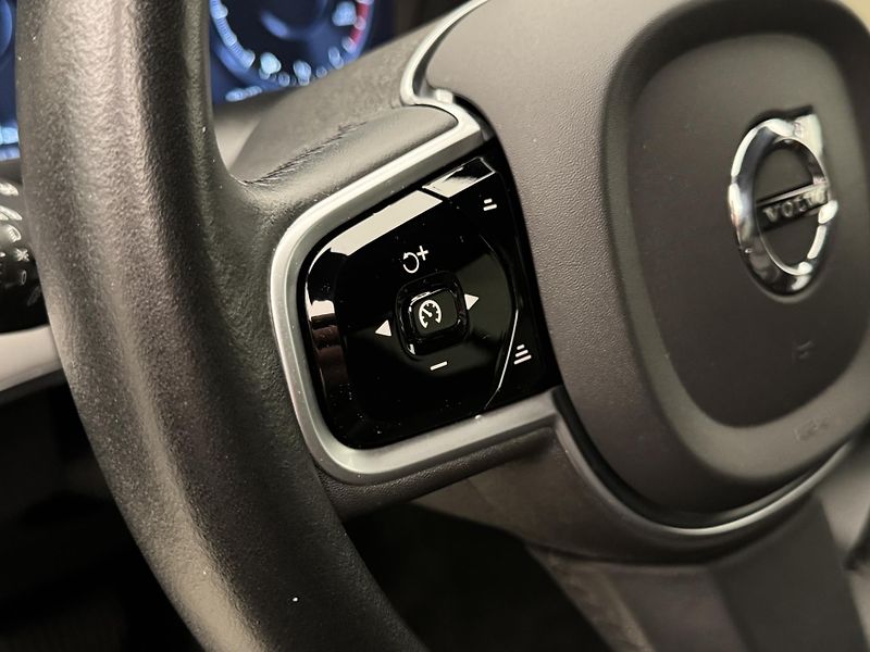 Volvo XC90 B5 AWD MOMENTUM AUT - fotka 19 z 42