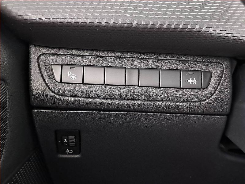 Peugeot 2008 (2013) Allure 1.6 VTi, Tempomat - fotka 18 z 20