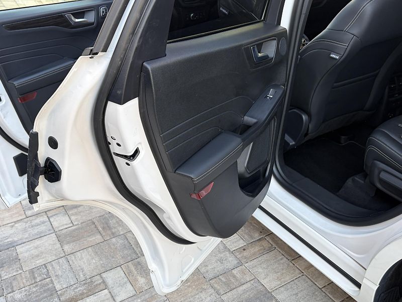 Ford Kuga (2022) Vignale 2.5 PHEV, 10/22 - fotka 13 z 22