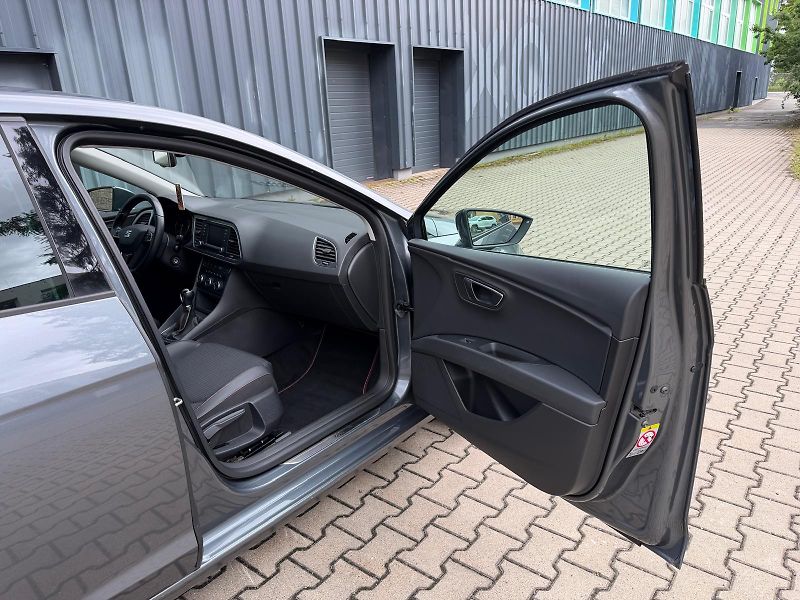 Seat Leon FR 2.0TDI LED 1.majitel - fotka 18 z 23