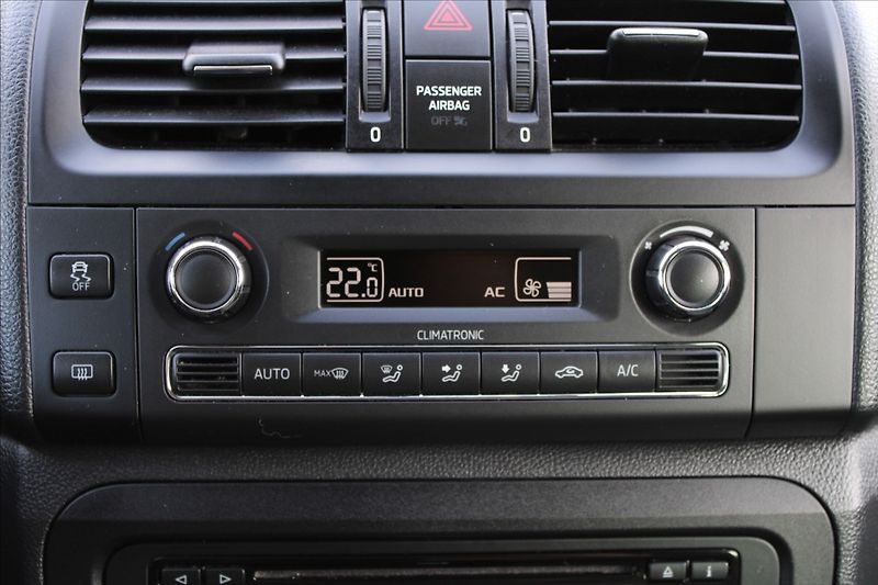 Škoda Roomster 1,2 TSI  NAVIGACE,STYLE - fotka 11 z 24