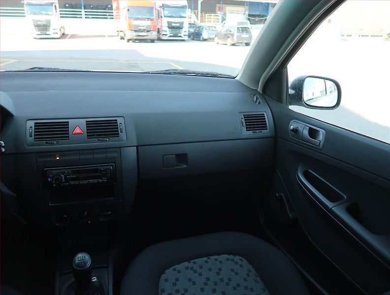 Škoda Fabia (2006) 1.4 16V, jezdí dobře - fotka 8 z 15