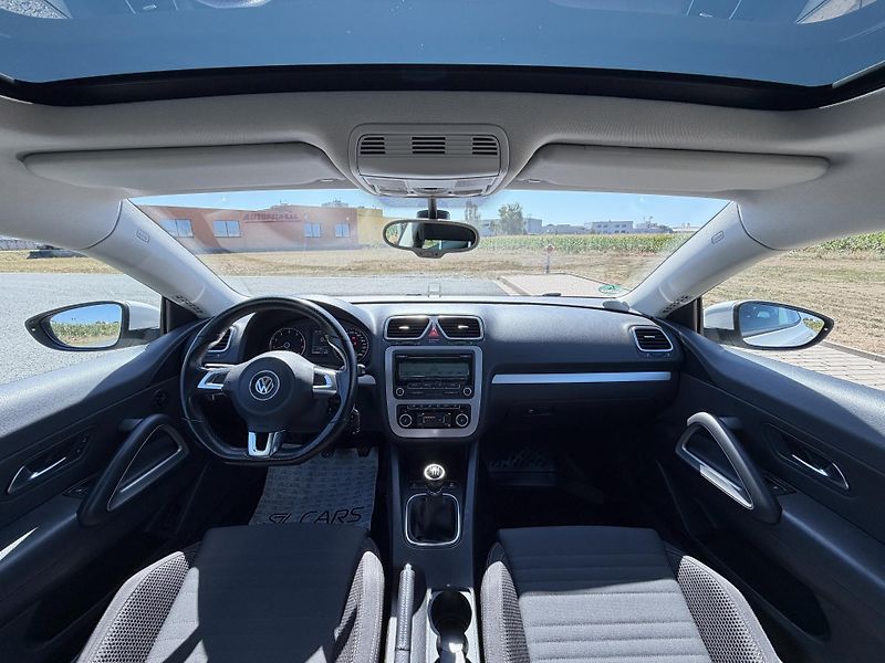 Volkswagen Scirocco 1.4 TSI 90KW PANORAMA ROZVODY - fotka 13 z 37