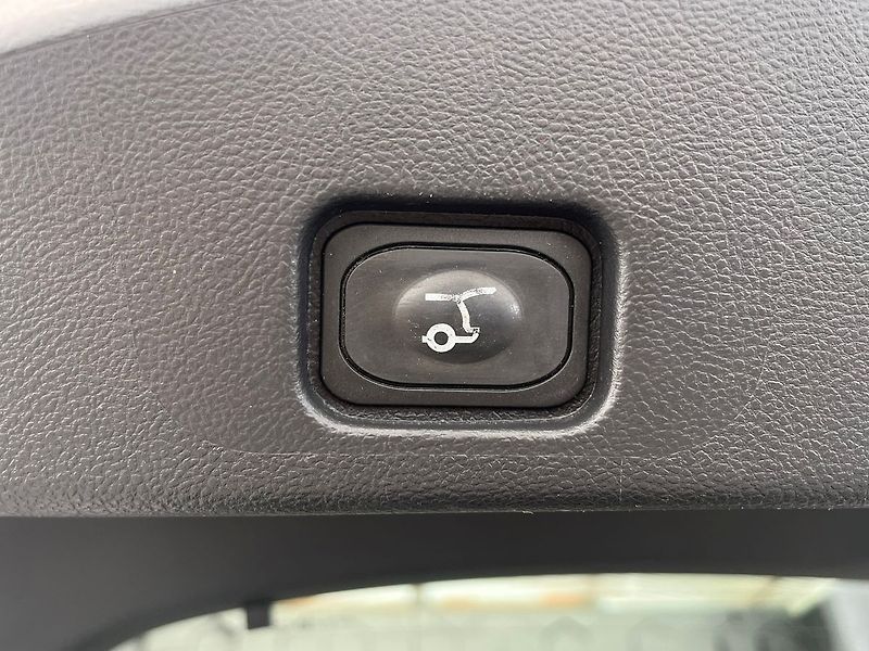 Ford Mondeo 2,0 Titanium LED Dynamic - fotka 40 z 52