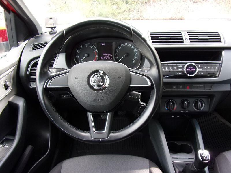 Škoda Fabia (2018) 1.0TSi 70kW CHZ KLIMATIZACE ČR - fotka 12 z 20