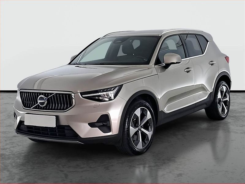 Volvo XC40 (2022) Plus B3 - fotka 2 z 22