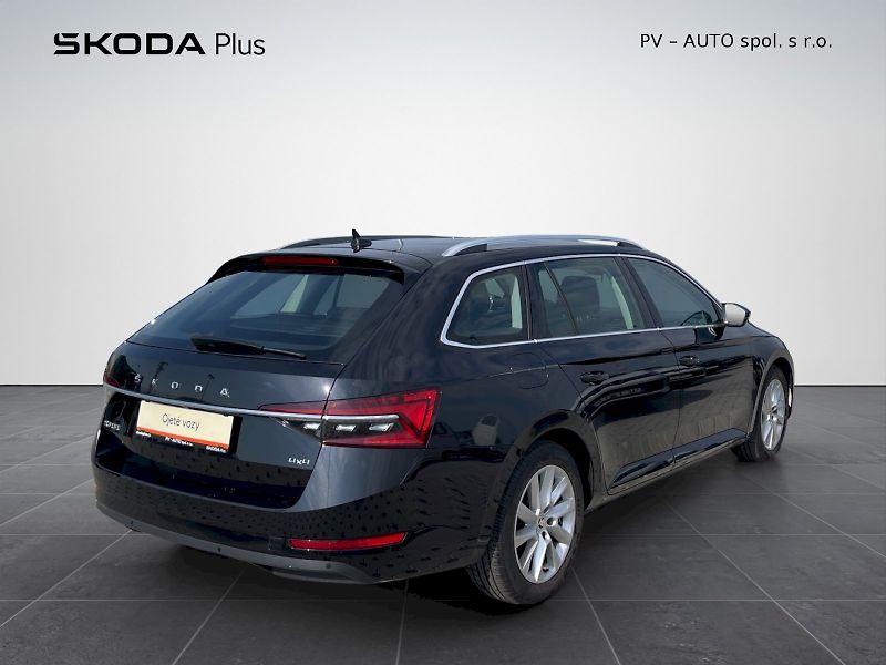 Škoda Superb (2021) 2.0 TDI 147 kW DSG 4x4 Style P - fotka 2 z 35