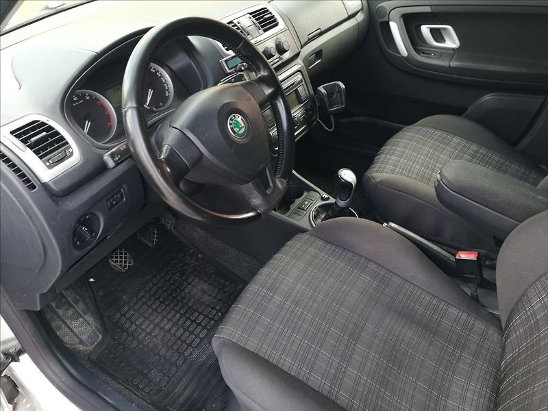 Škoda Fabia 1,4 i 16v klima - fotka 8 z 15