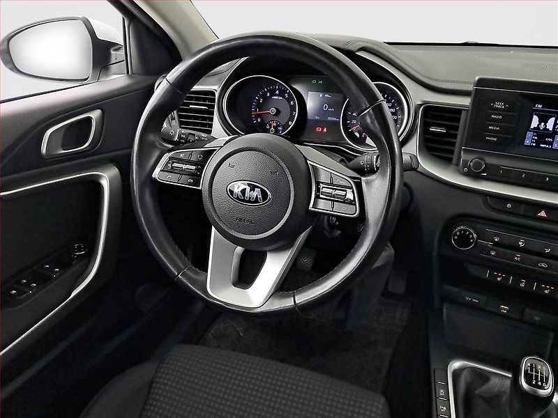 Kia Ceed (2020) 1.4 T-GDI, Serv.kniha - fotka 7 z 16