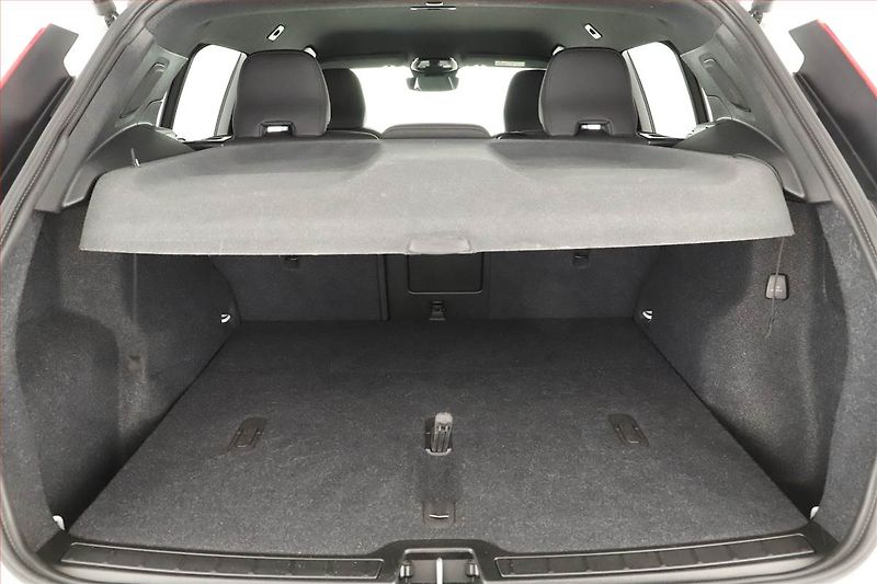 Volvo XC40 (2023) B3 - fotka 17 z 18