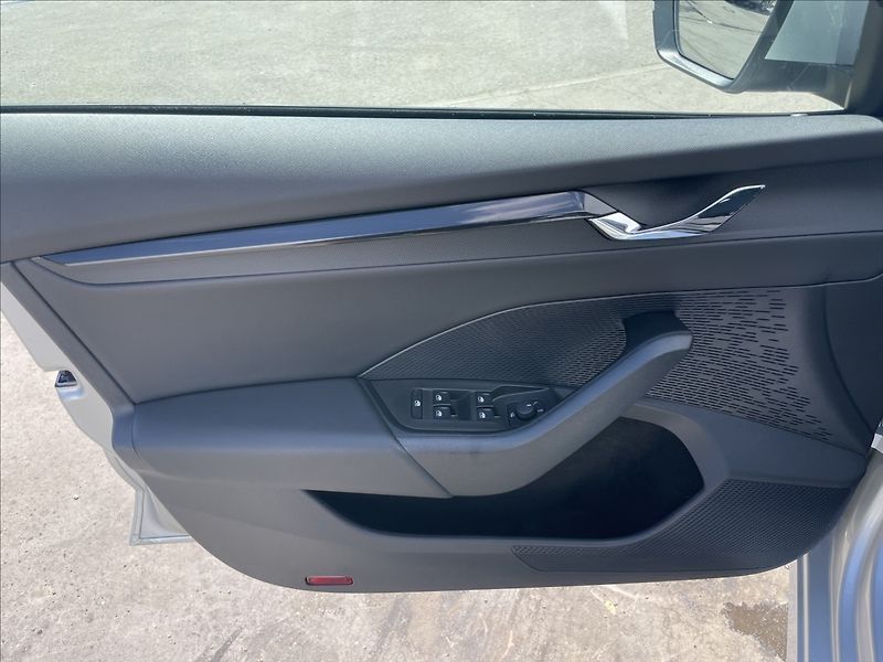 Škoda Octavia 2,0 TDI Combi Ambtion Plus LED - fotka 14 z 24