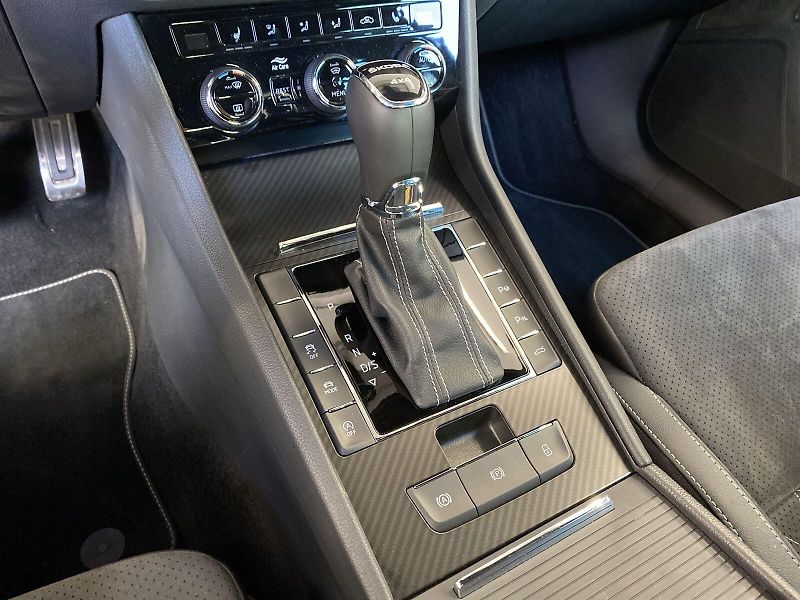 Škoda Superb (2022) 2.0 TDI 4x4 DSG Sportline - fotka 25 z 35