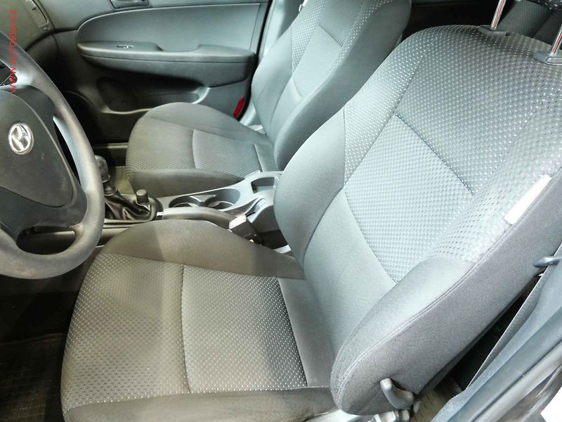 Hyundai i30 (2009) 1.4i, ČR, STK2/28 - fotka 9 z 20
