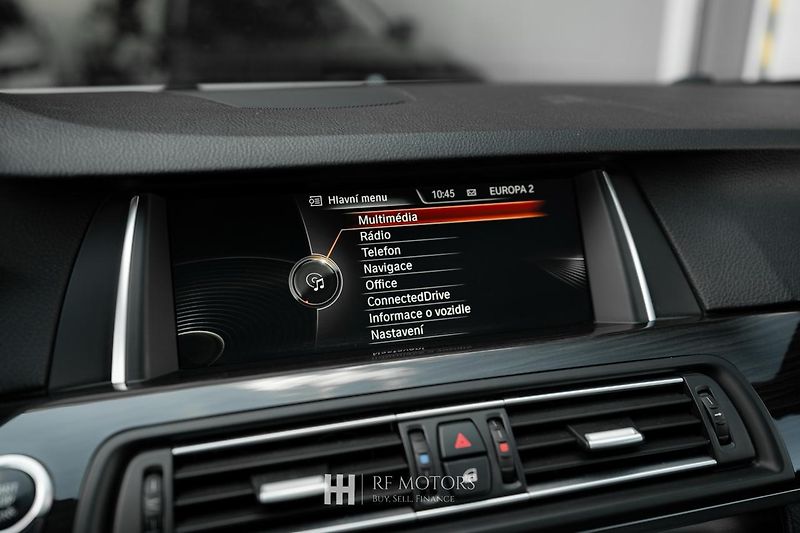 BMW Řada 5 (2013) M550d xDrive 280kW Touring - fotka 39 z 51