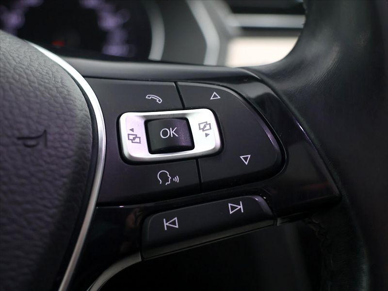 Volkswagen Passat 1,6 TDI Highline Tažné Panoram - fotka 20 z 37