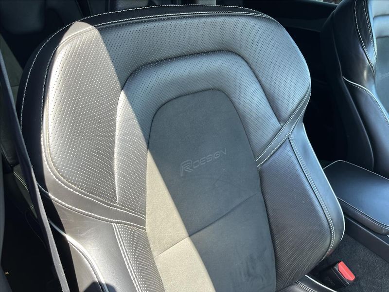 Volvo XC90 2,0 D5 R-DESIGN AWD SERVIS DPH - fotka 12 z 54