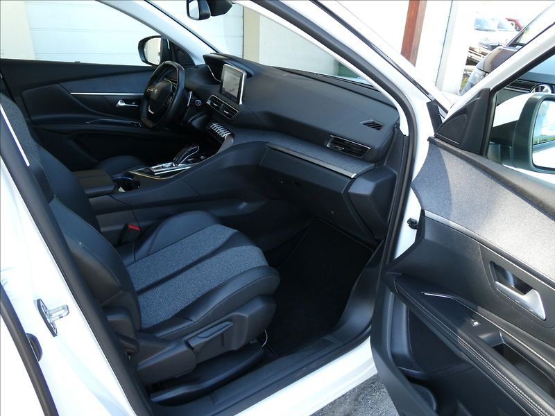 Peugeot 5008 1,6 133kW ALLURE 1.maj,servisk - fotka 19 z 49