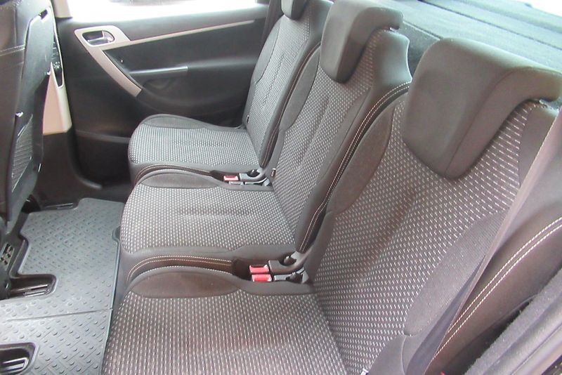 Citroën C4 Picasso 1.6 HDi Aut. Klima - fotka 18 z 22