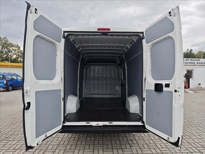 Citroën Jumper 2,2 BlueHDi140 S&S MAN6  FURGO - fotka 11 z 20